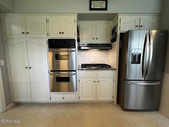 2nd image of 3749 N Beverly Hills Dr