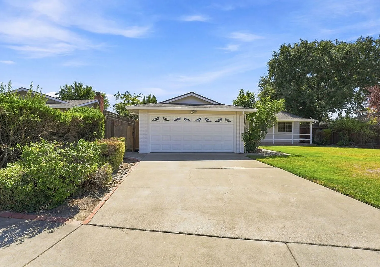 Newly Remodeled & Spacious 4 Bed, 2 Bath Luxury Retreat in Pleasanton — Photo 2