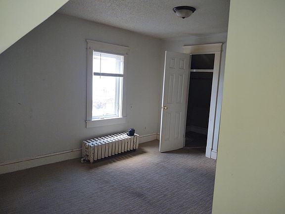 3rd image of 2806 Oliver Ave N