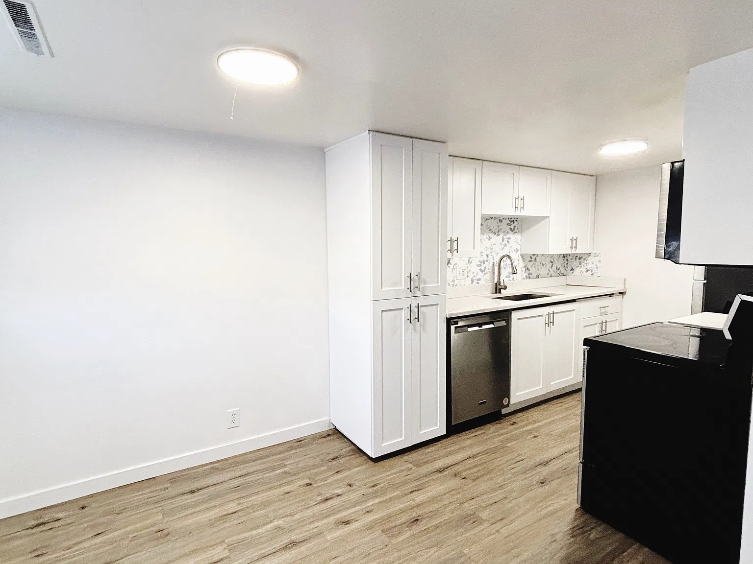 2 bed, 1.5 bath, 1200 sqft, $1,700 — Photo 2