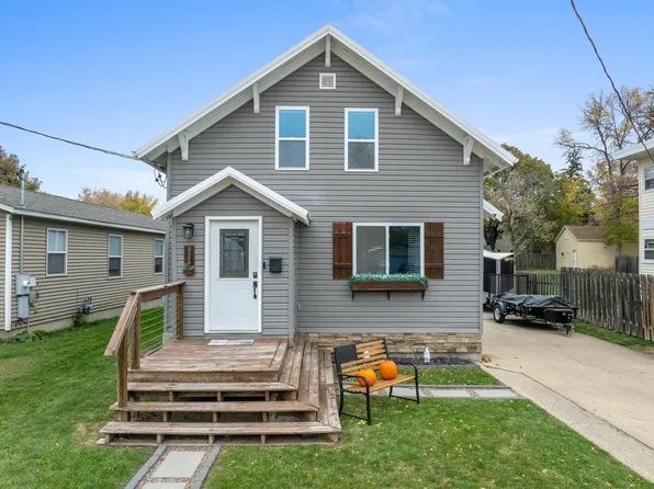826 1st Ave NW, Minot, ND 58703