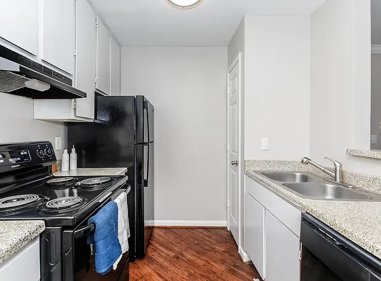 Kingsgate Apartments — Photo 35