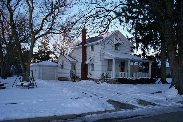 122 Wallace Ave photo 1