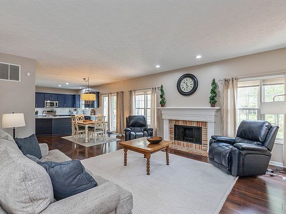 3rd image of 8593 Holm Mountain Cir