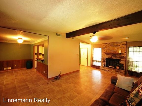 5th image of 216 E Hogan Dr