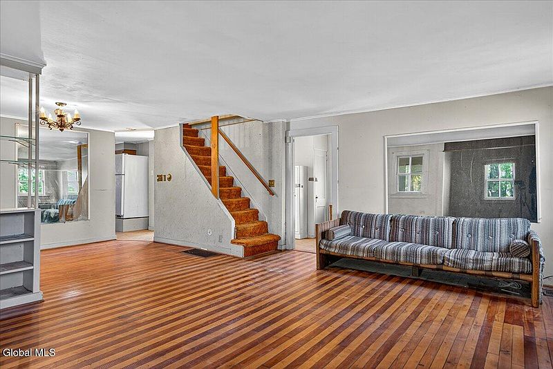 4th image of 1809 Ridge Road