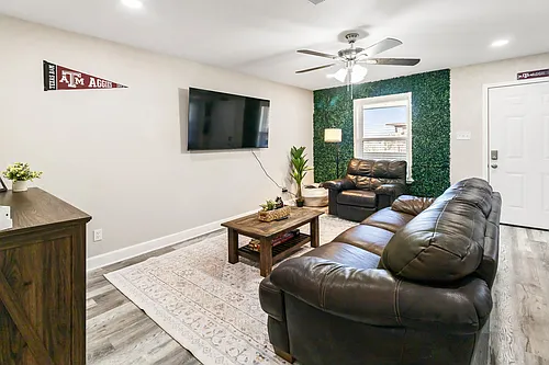1005 Summer Court Cir Photo 1