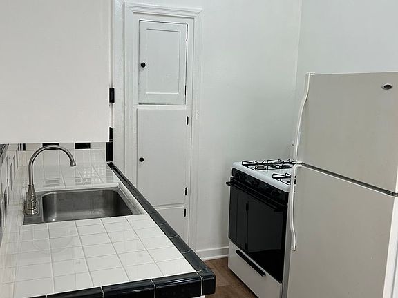 3rd image of 4408 Lockwood Ave #107