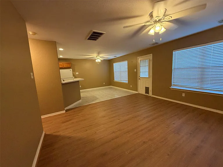 9110 Prairie Trails Dr — Photo 33