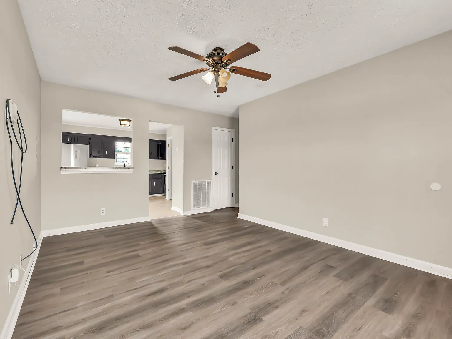 3 bed, 1.5 bath, 980 sqft, $1,350 — Photo 4