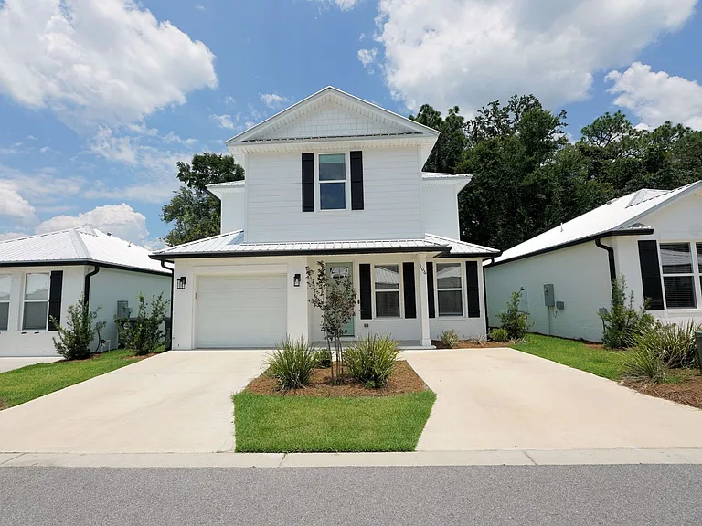 106 Penny Ln — Photo 3