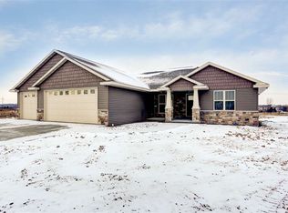 2712 Fallen Oak Dr, Appleton, WI 54913