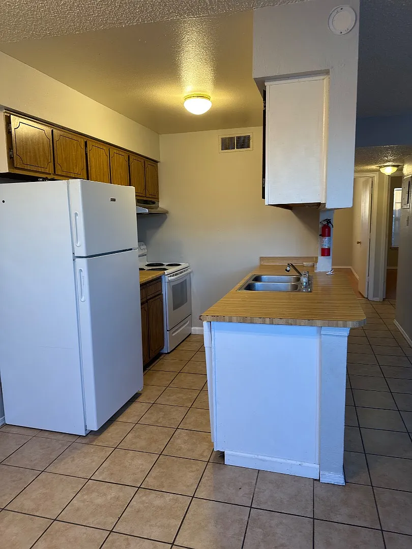 920 San Pedro Drive Southeast - 920-4 — Photo 1
