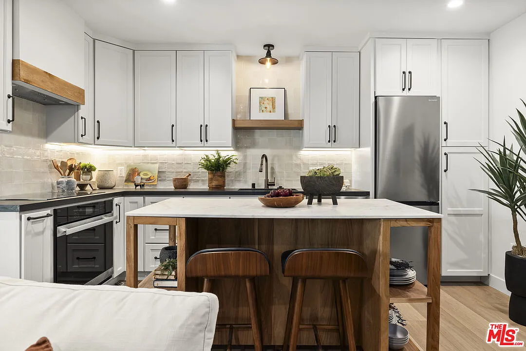 2 bed, 1.5 bath, 800 sqft, $3,850 — Photo 4