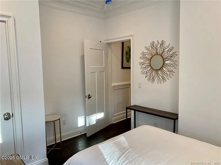 84 E Putnam Ave — Photo 17