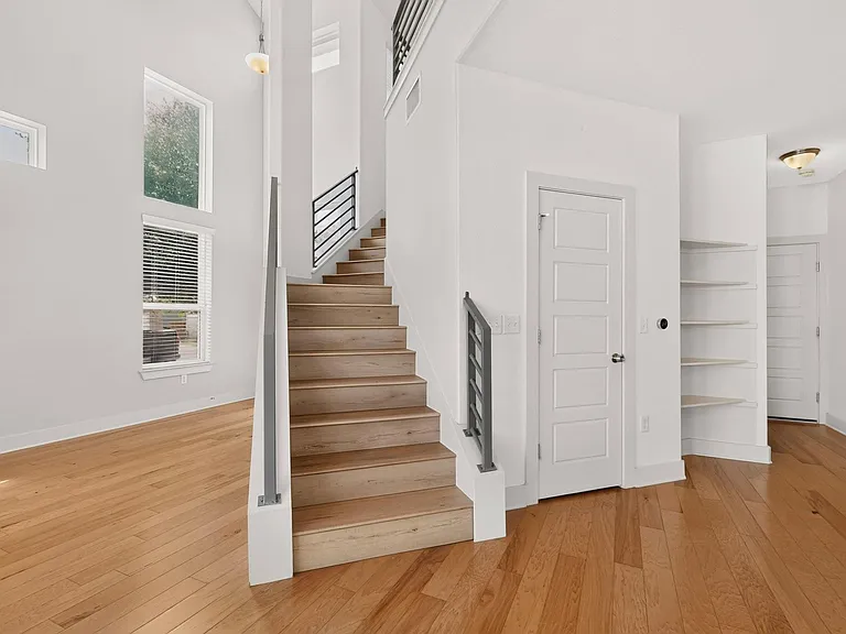 5915 Swayden Ln — Photo 18
