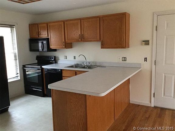 Kitchen with breakfast bar