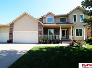 1201 Mackensey Dr, Papillion, NE 68046