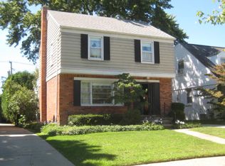 421 Hillcrest Ave, Grosse Pointe Farms, MI 48236