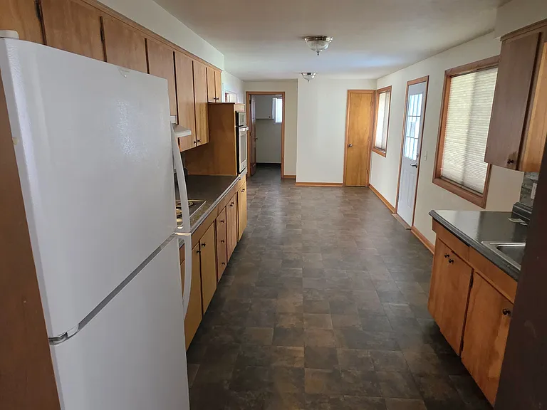 210 Stadium Dr S — Photo 7