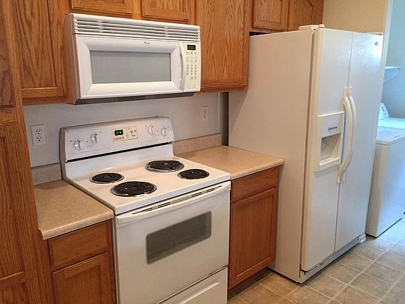 Cute, clean kitchen.