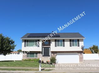 2192 W 1630 N, Clinton, UT 84015