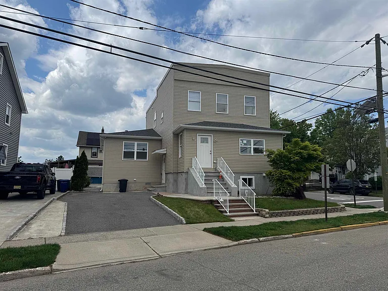 49 Summit Ave #2 — Photo 22