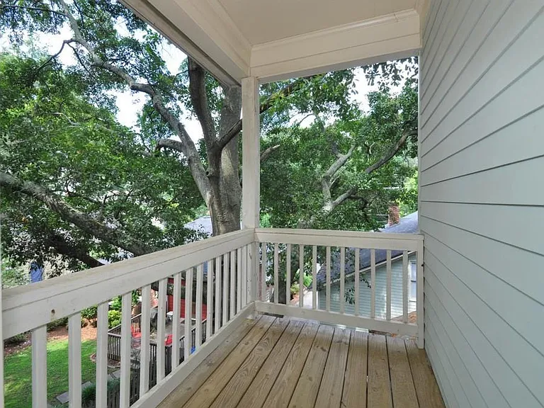 deck off guest br