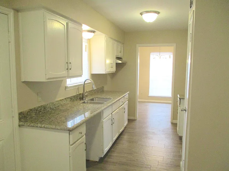 5506 Deep Forest Dr — Photo 9