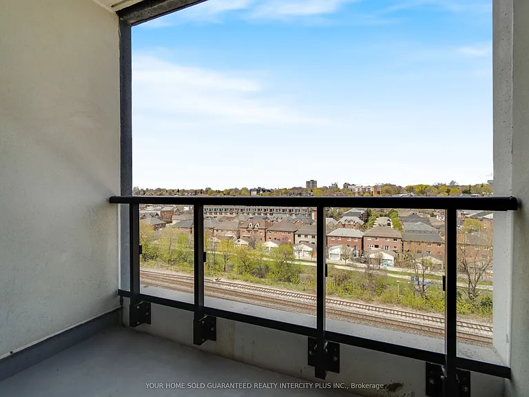 858 Dupont St #717 — Photo 29