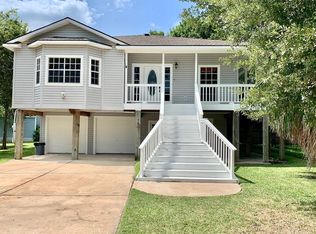 702 Oak Rd, Clear Lake Shores, TX 77565