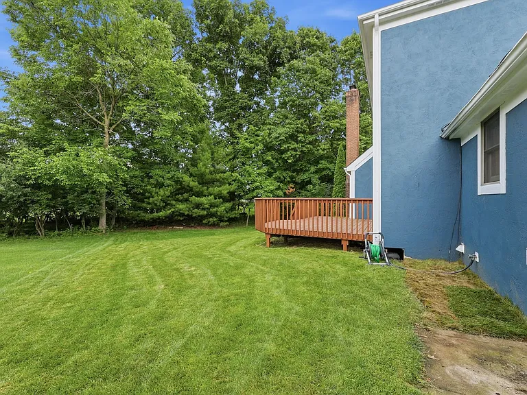 7666 Windwood Dr — Photo 38