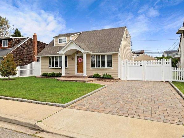 53 Briggs St Hicksville Ny 11801 Zillow