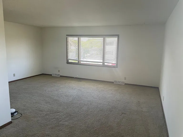 2940 Leeway Dr — Photo 7