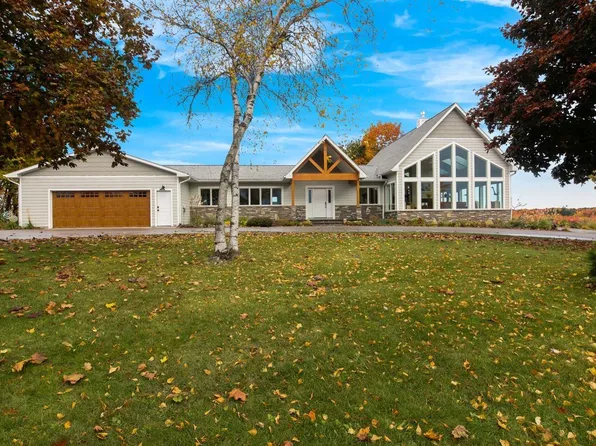 5570 N Swede Rd, Northport, MI 49670