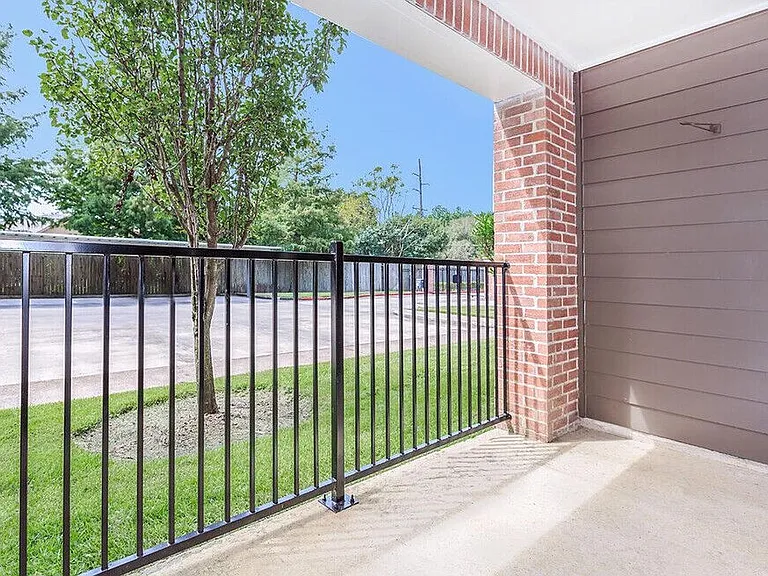Kingsgate Apartments — Photo 14