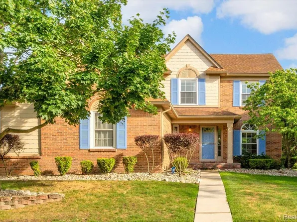 34903 Pennington Dr, Farmington Hills, MI 48335