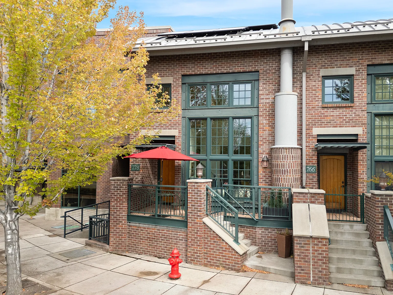 778 SW Industrial Way — Photo 3