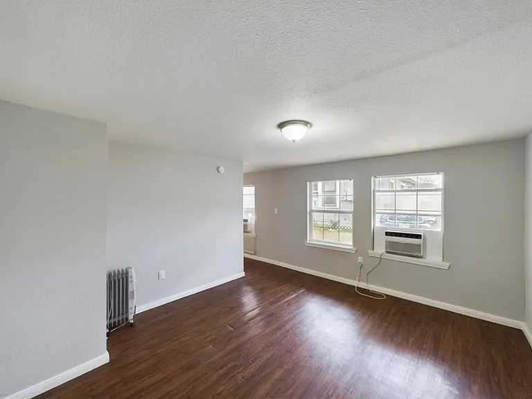 607 Enid St #1/2-2 — Photo 7