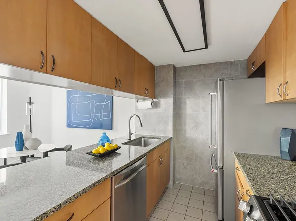 250 S End Ave APT 1S, New York, NY 10280