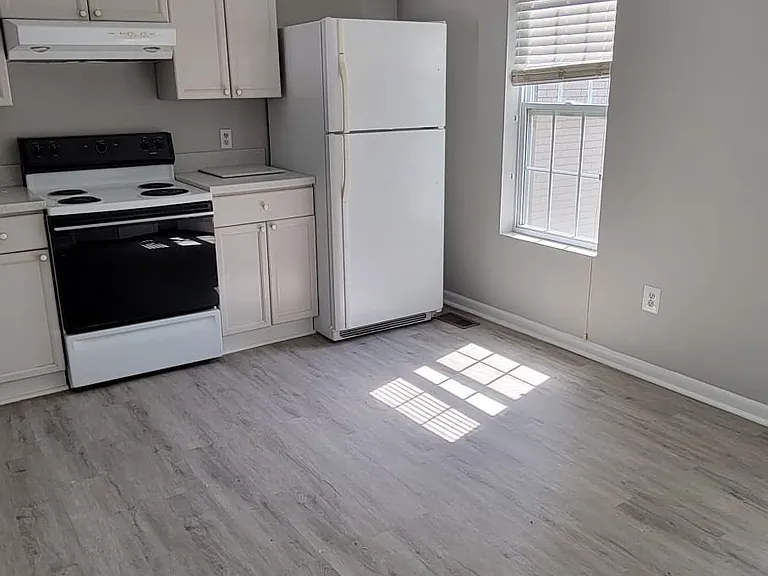 811 7th St NE #2 — Photo 5