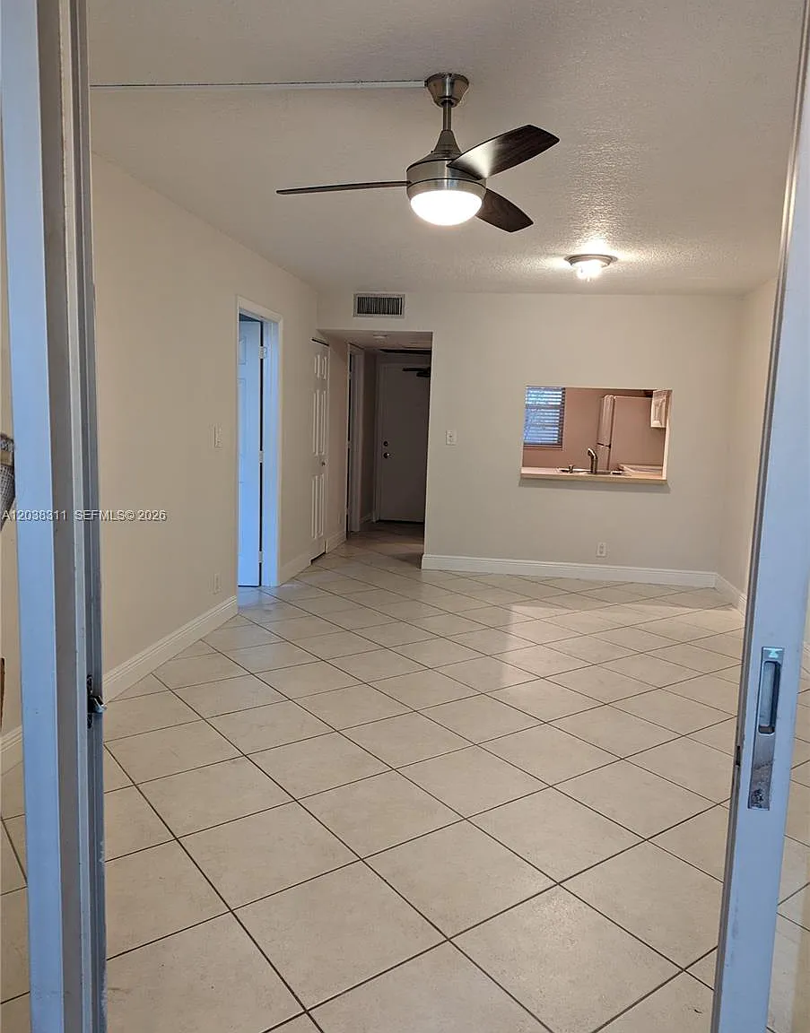 Tangerine Condominium Six — Photo 2