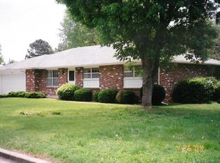 1604 W Green Acres Dr, Rogers, AR 72758