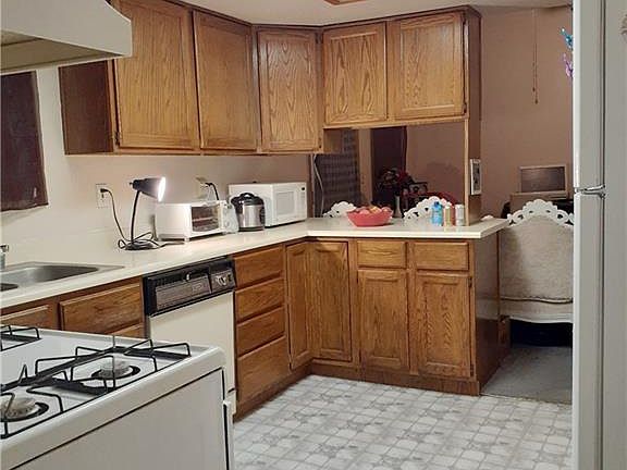 4th image of 1624 Lorna Dr