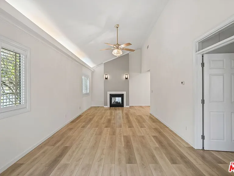 2910 Santa Carlotta St — Photo 4