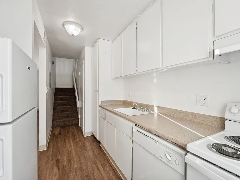 Alvarado Sunset Apartments — Photo 13