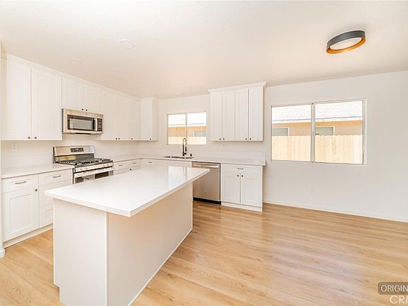 5th image of 13555 Winewood St