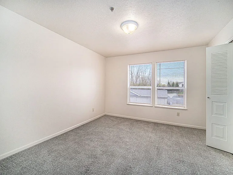 Hurwich Farms Apartments — Photo 47