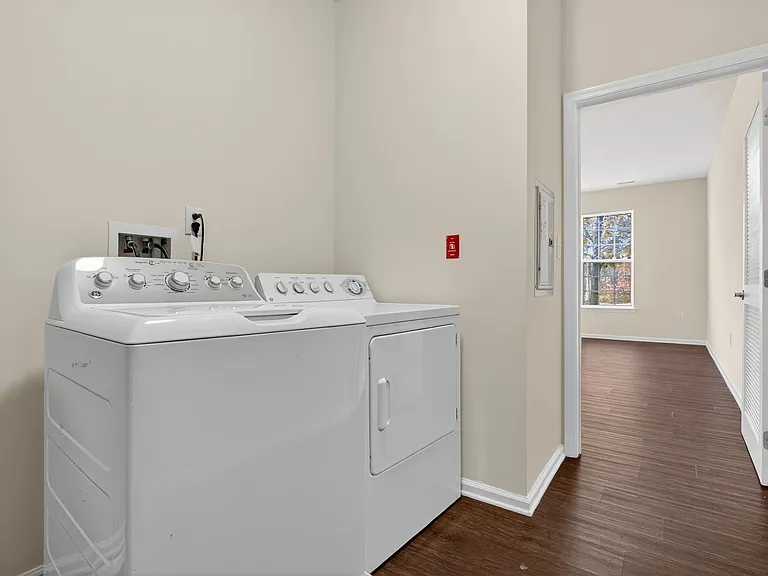 The Apartments At Weatherby — Photo 24