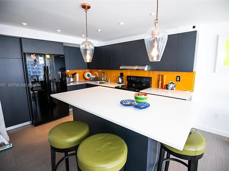 600 NE 36th St #3 — Photo 4